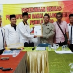Partai PKS menyerahkan dokumen pendaftaran bacaleg ke KPU Pamekasan.
