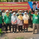 Barisan Petani Hutan saat mendeklarasikan dukungannya kepada Muhaimin Iskandar untuk maju menjadi presiden dalam Pilpres 2024.