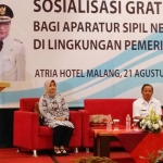Wali Kota Malang Sutiaji membuka acara sosialisasi gratifikasi dari KPK di hotel Atria Malang, Rabu (21/08). foto: IWAN/ BANGSAONLINE