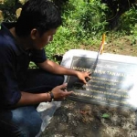 Makam yang berada di Desa Selopanggung yang diyakini makam Datuk Tan Malaka.