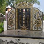 Diana Soewito saat berkunjung ke makam Hwasing. 
