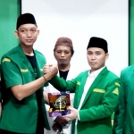 Ketua GP Ansor Kabupaten Mojokerto, Muhammad Al Barra, atau yang akrab disapa Gus Barra, saat menerima kunjungan kerja dari GP Ansor Kabupaten Banjar, Kalimantan Selatan.