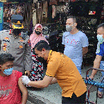 Kapolresta Sidoarjo saat meninjau giat vaksinasi di Pasar Larangan.