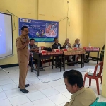 Tim pengabdian masyarakat dari Program Studi Administrasi Publik UPN Veteran Jawa Timur di Desa Banjarsari, Kecamatan Sumberasih, Kabupaten Probolinggo.