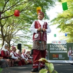 Salah satu peserta dengan pakaian khas Kabupaten Kediri saat melanggang di atas catwalk. Foto: Ist