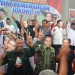 Dukung Jokowi, Ratusan Kades di Bondowoso Serempak Pakai Topeng Bergambar Jokowi