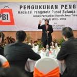 Wali Kota Surabaya Tri Rismaharini saat memberikan sambutan saat pengukuhan pengurus APPBI. foto:humas