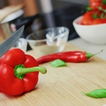 Paprika merah merupakan salah satu makanan yang baik untuk mengatasi kulit kering. 