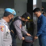 Pengamanan di Pos penjagaan pintu masuk Polda Jawa Timur