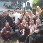 
Tampak, Gus  Barra bersama para relawan Bekisar sebelum berangkat.