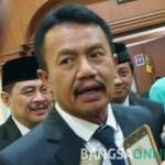 Bupati Jombang, Nyono Suharli Wihandoko ditemui usai prosesi pergantian pejabat di depan Aula Bung Tomo pemkab Jombang, Senin (31/10) sore. foto: RONY SUHARTOMO/ BANGSAONLINE