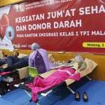 Donor darah diikuti oleh seluruh ASN dan PPNPN di lingkungan Kantor Imigrasi Malang.