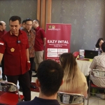 Direktur Jenderal Imigrasi Silmy Karim menghadiri peluncuran inovasi Eazy Intal di Universitas Negeri Malang.