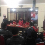 Sekretaris DPD PDI Perjuangan Jawa Timur Sri Untari saat memberikan pengarahan kepada kader partai di kantor DPC PDIP Kota Malang, Rabu (4/7) malam. foto: Iwan Irawan/ bangsaonline.com