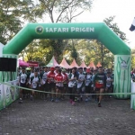 M Burhan, financial controller saat memberangkatkan 1000 peserta Safari Run 2018 yang ke 4 kalinya di Taman Safari II Prigen, Kabupaten Pasuruan. foto: Andy Fachrudin/ BANGSAONLINE