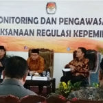 KPU RI dan KPUD Bangkalan menggelar evaluasi pilkada serta monitoring dan pengawasan regulasi pemilu, Minggu (22/7).