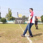 Wawali Pasuruan saat melakukan kick off.