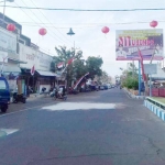 Jalan Irian Jaya di Kelurahan Mimbaan Panji, Situbondo.