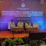 Ketua KPU Kota Madiun S Wisnu Wardhana menjelaskan tentang PKPU nomor 6 tahun 2022. Foto: HENDRO SUHARTONO/ BANGSAONLINE