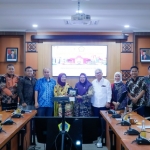 Wabup Gresik, Aminatun Habibah saat menerima kunjungan kerja rombongan Komisi X DPR RI. FOTO: ist.