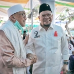 LaNyalla Mahmud Mattalitti didampingi KH Idris Hamid saat hadir di tengah-tengah acara Haul Mbah KH Hamid Pasuruan, Senin (26/10/2020).