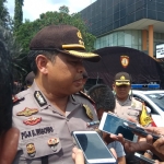Kapolresta Mojokerto AKBP Puji Hendro Wibowo saat inspeksi mendadak di kantor KPU Kota Mojokerto. Foto: YUDI EP/BANGSAONLINE