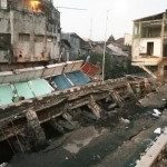 Kondisi bangunan kawasan pertokoan Jompo Jember yang ambruk.