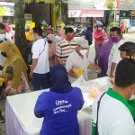 Suasana pasar murah di Alun-Alun Jombang.