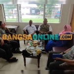 Suasana diskusi untuk mencari solusi pengurangan rIsiko bencana akibat letusan Gunung Kelud di Kantor BPBD Kabupaten Kediri. Foto: MUJI HARJITA/ BANGSAONLINE