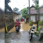 Banjir yang merendam salah satu kawasan di Pamekasan.