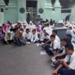 Disbudpar Surabaya gencar kenalkan wisata religi pada anak-anak generasi-muda. (foto: Yuli Iksanti/BANGSAONLINE)