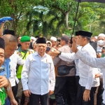 Wakil Presiden Republik Indonesia, Prof. Dr. KH. Ma’ruf Amin saat gelar kunjungan kerja di Ziarah di Makam Syarifah Khodijah, Bangil, Pasuruan, Jumat (22/12/2023).
