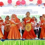 Siswa-siswi menampilkan kreativitas menari, sebagai bagian dari sekolah ramah anak di Kota Kediri. Foto: Ist.