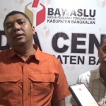 Ketua Bawaslu Bangkalan, Ahmad Mustain Shaleh, saat memberi keterangan ke awak media.