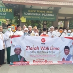 Pengurus DPW PKS Jatim melaksanakan Ziarah Wali Limo. foto: istimewa.