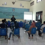 KPU Surabaya saat menggelar sosialisasi tahapan Pemilu 2024 bersama kader DP3 di Kelurahan Semolowaru, Kecamatan Sukolilo.