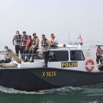 Satpolairud Polres Probolinggo saat menggelar patroli laut.