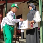 Para siswa MI Al-Falah Kediri saat mengumpulkan donasi untuk korban gempa bumi di Cianjur. Foto: Ist.