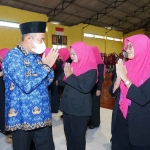 Bupati Sumenep,  Achmad Fauzi melantik Pengurus Ranting Perwosi Kabupaten Sumenep 2022-2026, di GOR A. Yani, Kamis (17/11/2022).