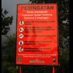 Papan imbauan di Gunung Lemongan Lumajang. (foto: imron/BANGSAONLINE)