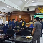 Tak dihadiri Bupati dan Wakil Bupati Tuban, rapat paripurna DPRD Tuban resmi dinyatakan ditunda. (foto: ist)