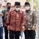 Sekjen Partai Gerindra, H. Ahmad Muzani, didampingi Ketua DPD Partai Gerindra Jatim, Anwar Sadad, usai ziarah ke Makam Sunan Ampel, Surabaya. Foto: Ist