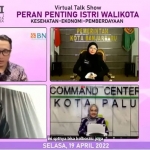 Ketua TP PKK Kota Kediri Ferry Silviana Abu Bakar (kiri bawah) saat mengikuti Virtual Talk Show APEKSI. Foto: Ist 