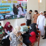 Pengasuh Ponpes Nurul Muchlisin beri edukasi vaksinasi langsung di depan santri.