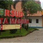 
Gedung RSUD Kota Madiun TKP dicokoknya tersangka pemakai narkoba. (Foto : Hendro Suhartono/BANGSAONLINE.com)