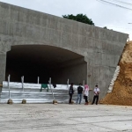 Pembangunan Underpass di Randuagung, Kecamatan Kebomas, bakal segera dilanjutkan. foto: SYUHUD/ BANGSAONLINE