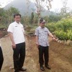 Wakil Wali Kota Batu Punjul Santoso mengecek kesiapan lokasi Gerakan Nasional Pengendalian Daerah Aliran Sungai di AMKE Kota Batu.