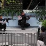 Baku tembak yang terjadi pasca penyerangan bom di kawasan Sarinah, Jakarta, Kamis (14/01/2016)/Tribun Jabar 