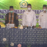 Kepala Kemenag Lamongan, Fausi, didampingi Kasi Bimas, Khoirul Anam, dan narasumber Seminar Pengarusutamaan Moderasi Agama dan Wawasan Kebangsaan.
