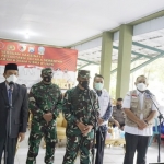 Serbuan vaksinasi di Pondok Modern Darussalam Gontor Putri Kampus 1, Ngawi yang juga dipantau oleh Panglima TNI secara virtual.